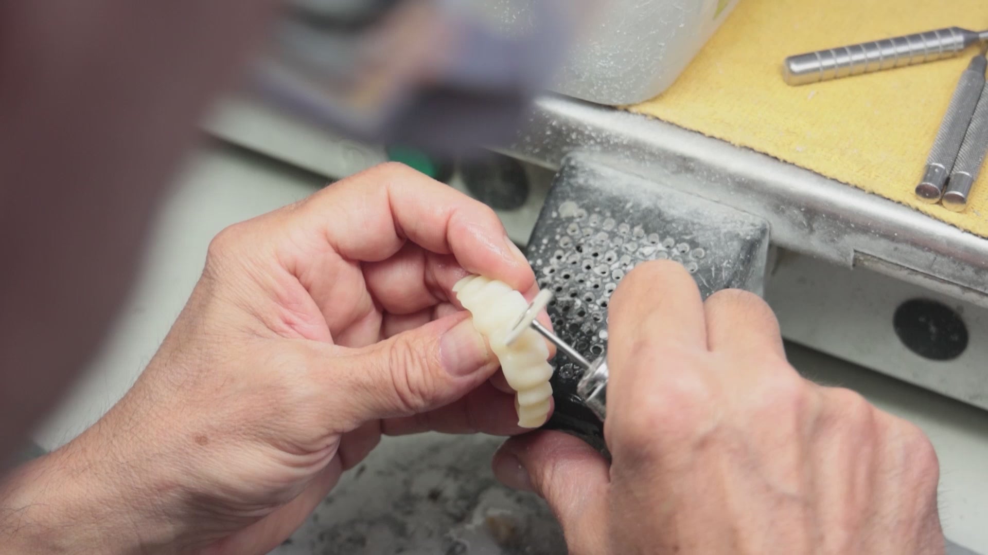 Carica il video: idi makers protesi