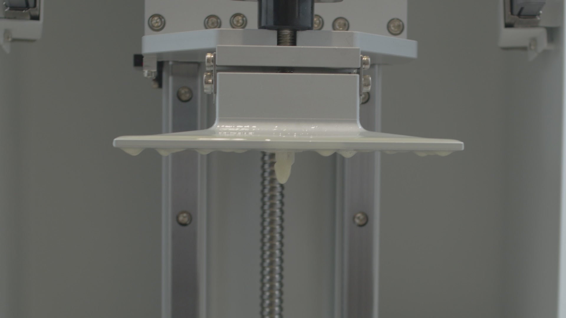 Carica il video: chaise longue side stampante 3d